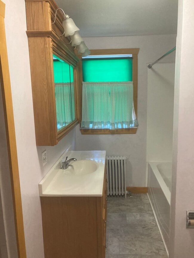 Building Photo - Country 2 bedroom house for rent in Penn Yan.