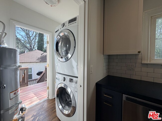 Building Photo - 6110 Scenic Ave