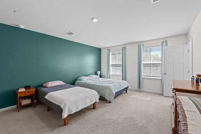 Building Photo - Beautiful 4-Bedroom Home with Fenced Backyard & Open Floor Plan!