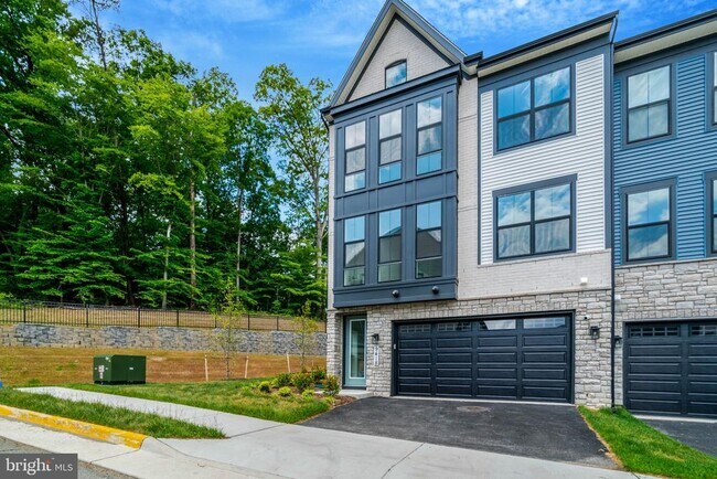 Building Photo - 9418 Dandelion Dr