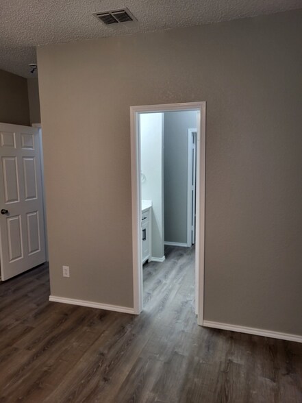 Building Photo - 2943 Deer Ridge Dr