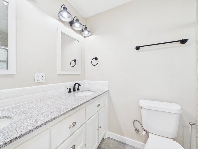 Building Photo - 3-Bedrooms with 2 Full Baths in Harper, TX!"