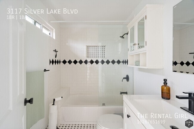 Building Photo - 3117 Silver Lake Blvd