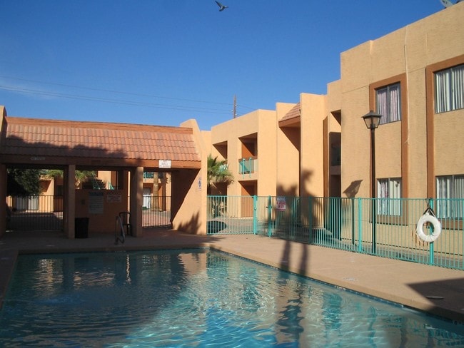 Pool - Poco Jardin I