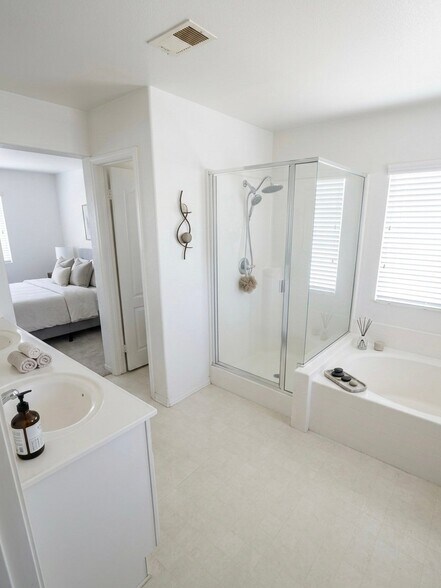 Building Photo - 33075 Aquamarine Cir