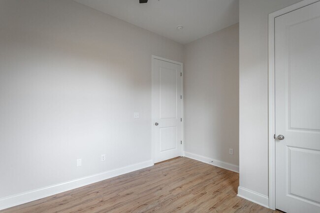 Building Photo - 2017 S Lyerly St