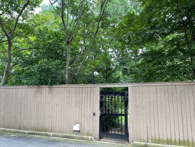 Building Photo - 655 Mead St SE
