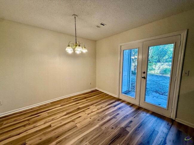 Building Photo - 126 Kensington Cir