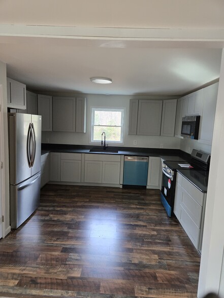Brand new appliances - 365 W Pine St