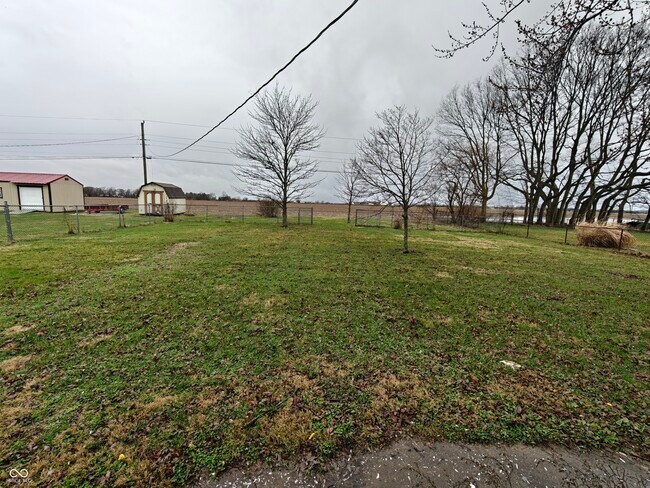 Building Photo - 2183 S Fairview Dr