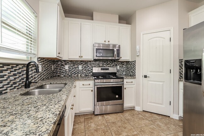 Building Photo - 1330 Plaza Lake Dr