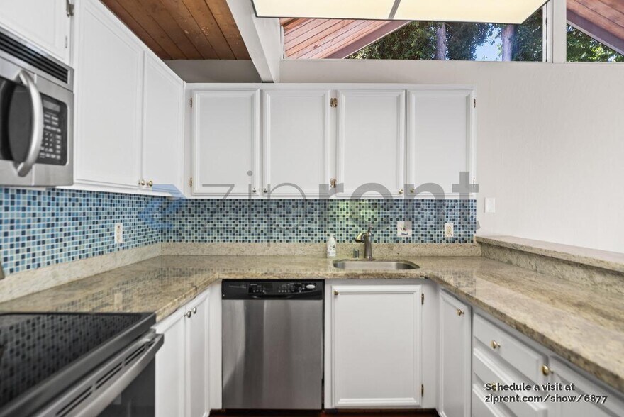 Building Photo - 715 Quetta Ave