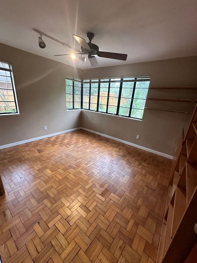 Building Photo - Charming 3 Bedroom w/ study that can be 4th bedroom, 3 Bath Home in Florida Park – Hardwood Floor...