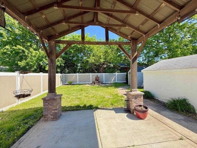 Building Photo - Fully Renovated 3-Bedroom 3-Bathroom Gem in Cincinnati!