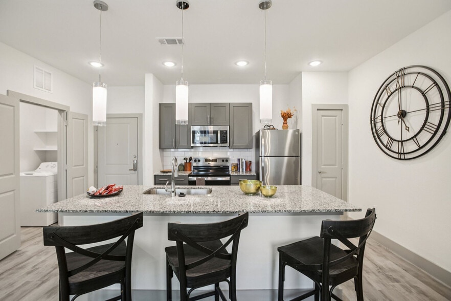 Building Photo - Aspire Del Valle