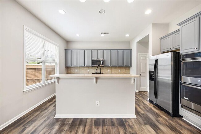 Building Photo - 4381 Challedon Dr