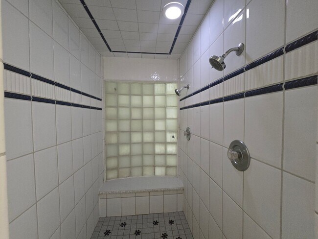 Building Photo - Large Beautiful South Hill Home! Available...