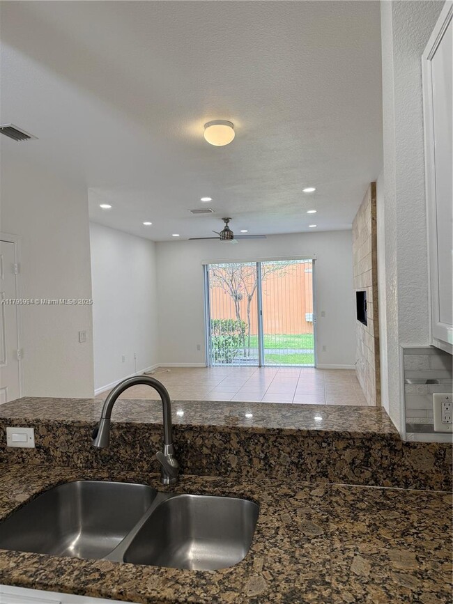 Building Photo - 1820 SW 89th Terrace