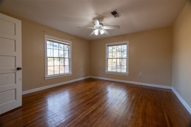 Building Photo - 2407 County Rd 2235