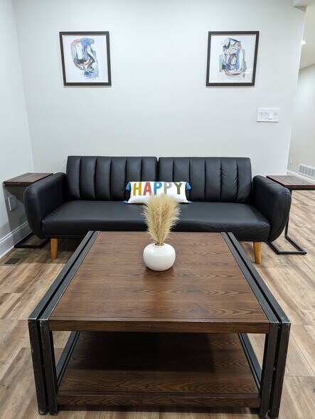 Building Photo - 1366 Lake Colony Dr