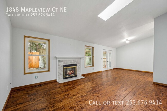 Building Photo - 1848 Mapleview Ct NE