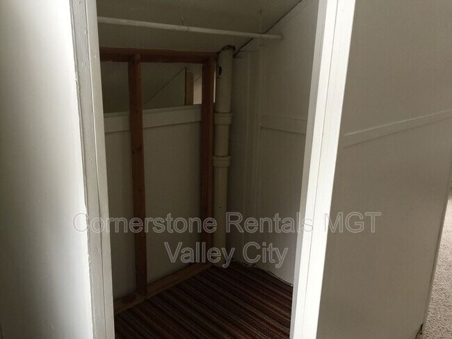 Building Photo - 233 8th Ave NE