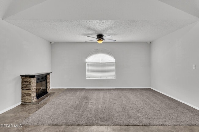 Building Photo - 10400 Valle Koki Dr