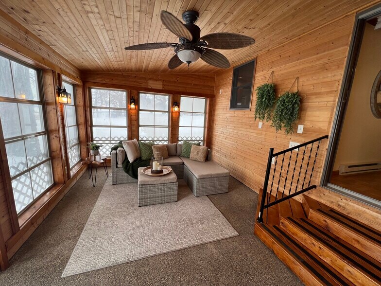 Building Photo - 14555 Breezy Point Rd