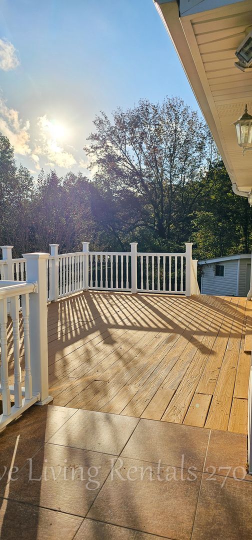 Building Photo - Cozy home with a stunning view!