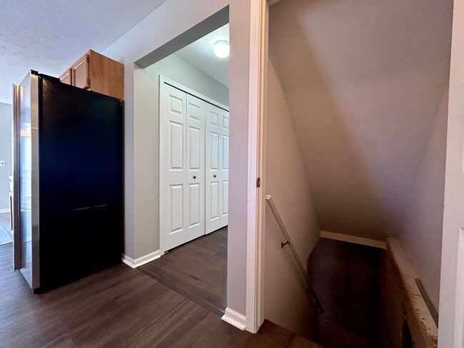 Building Photo - 3 Bedroom Home in Forest Hills Schools!