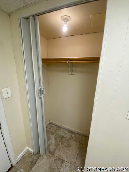 Building Photo - 15 Glenville Ave