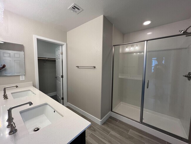 Building Photo - 6575 Dove Pt Pl