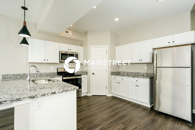 Building Photo - 3 Bedroom Pet-Friendly Home in Jeffersonville, IN with Main Street Renewal