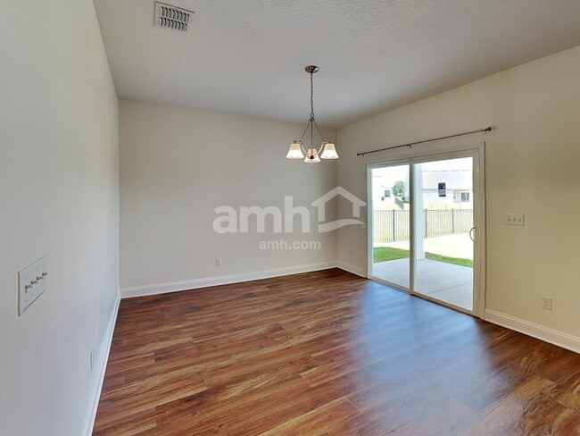 Building Photo - 3298 Roundabout Dr