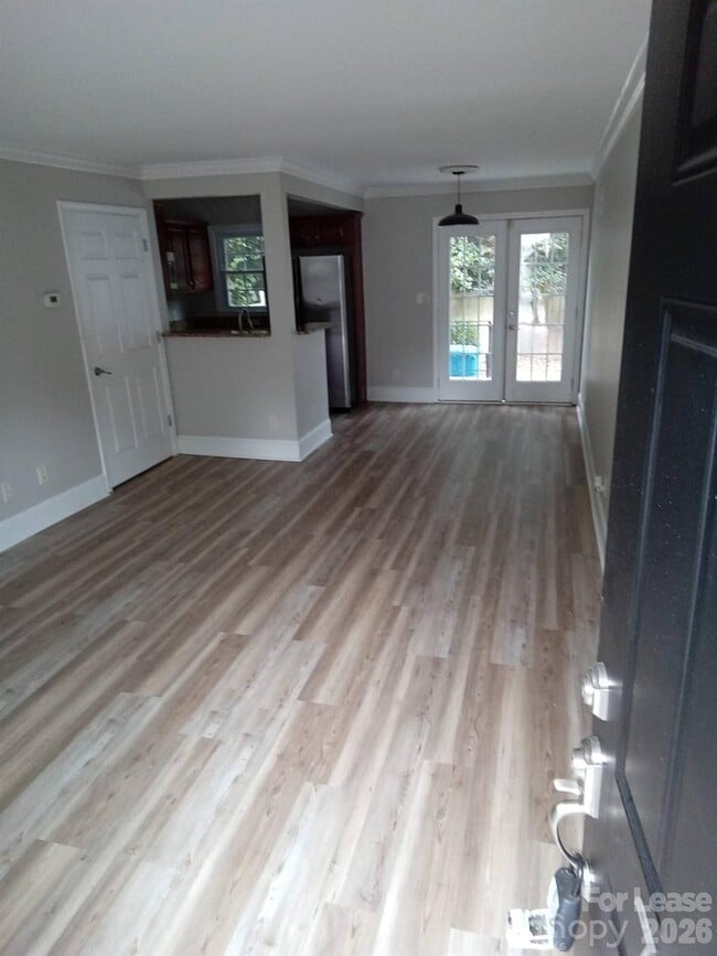 Building Photo - 764 W Franklin St