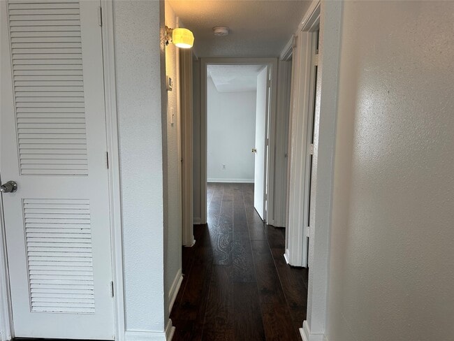 Building Photo - 7201 Hallshire Dr