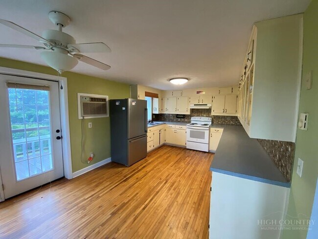 Building Photo - 417 Will Vannoy Rd