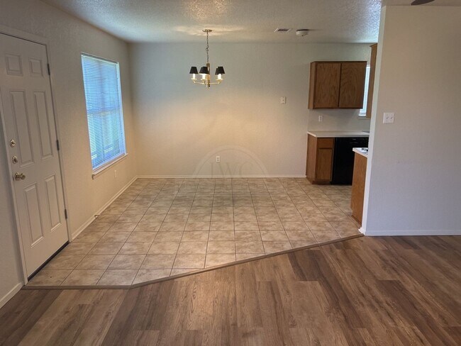 Building Photo - ***First month (Prorate) free***-621 Delor...
