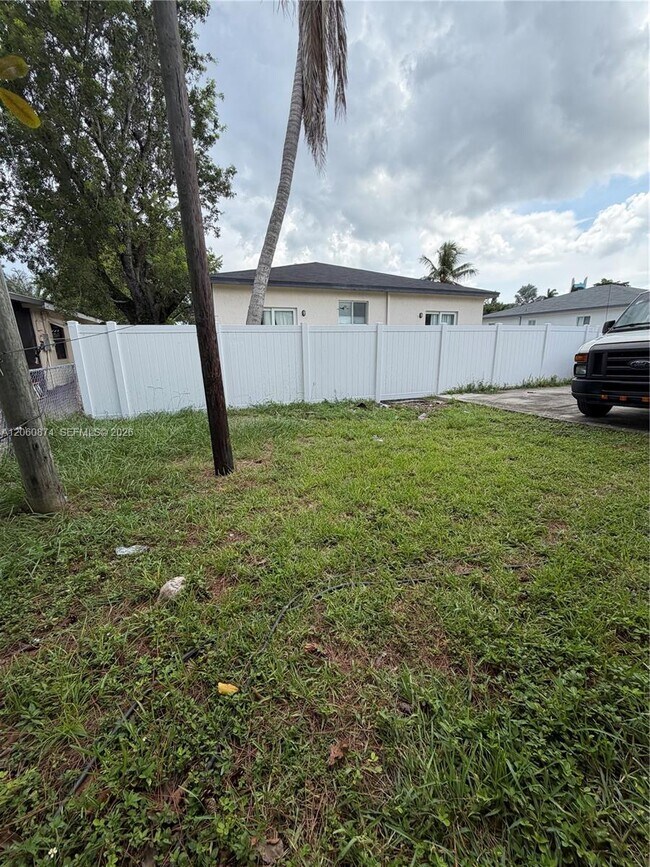Building Photo - 4073 SW 52nd St