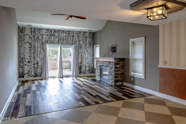 Building Photo - 949 Hudson Ave