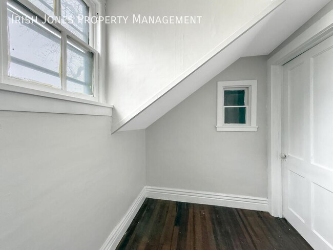 Building Photo - 270 Locust St