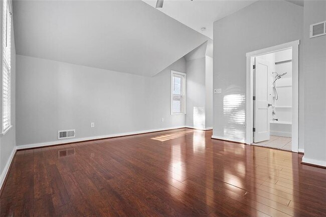 Building Photo - 715 Filbert St