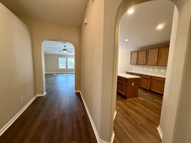 Building Photo - Buda: Whispering Hollow
