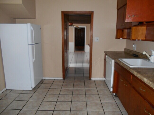 Building Photo - Central Lakeland - Three Bedroom One Bath