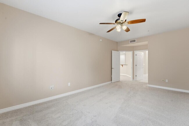 Building Photo - 5350 E Deer Valley Dr