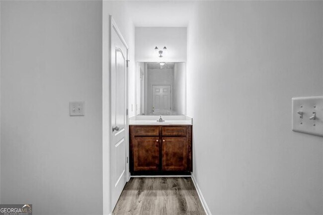 Building Photo - 3037 Bonnes Dr