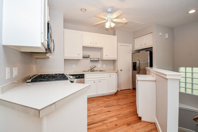 Building Photo - 3715 Main Plaza Dr