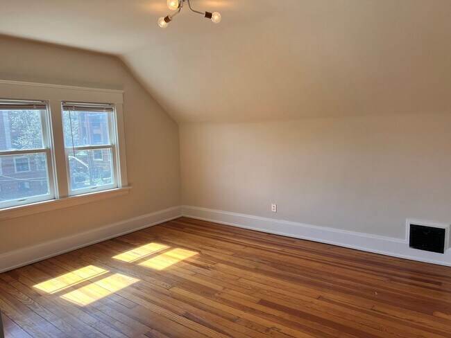 Building Photo - 3406 Erie Ave