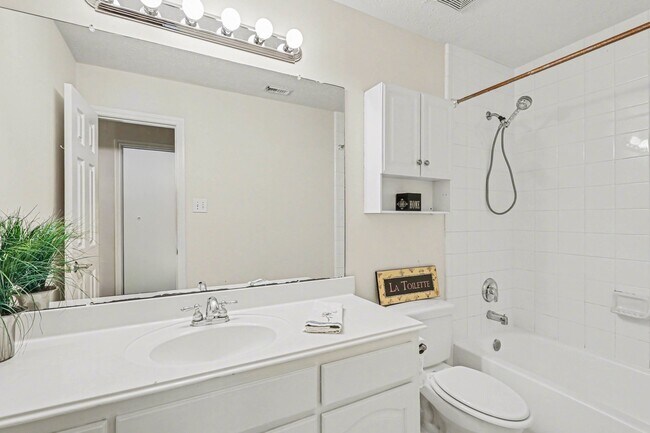 Building Photo - 16434 Red Crest Dr