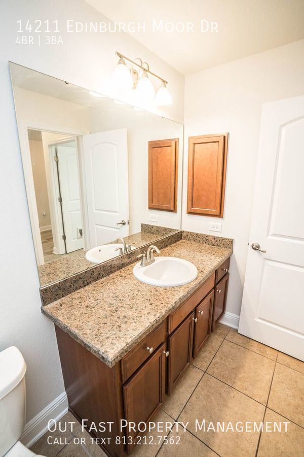 Building Photo - Spacious and Modern 4-Bedroom Home with a ...